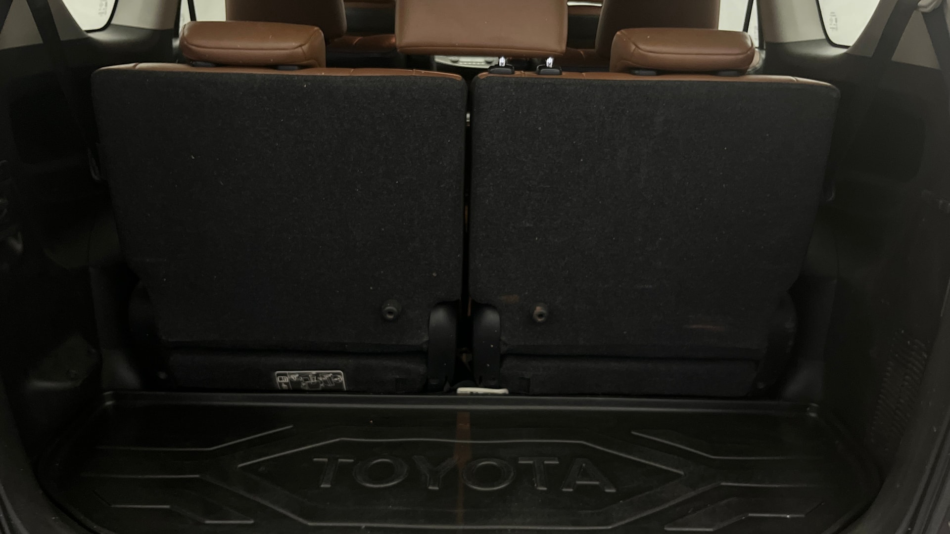 View 2019 Toyota Innova Crysta 2.7 ZX AT 7-Seater BS IV Image 7 Used 2019 Toyota Innova Crysta 2.7 ZX AT 7-Seater BS IV Image 7