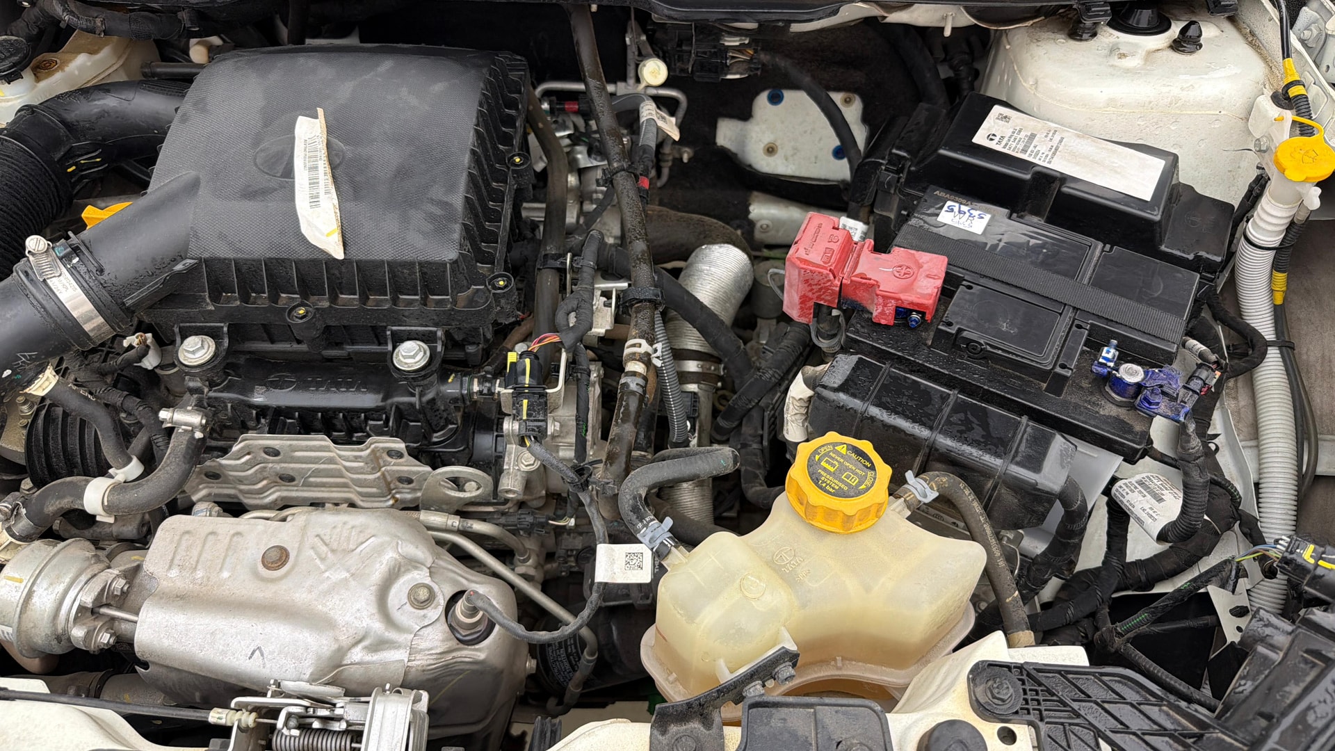 View 2025 Tata Curvv Smart 1.2 Revotron Petrol 6MT Image 29 Used 2025 Tata Curvv Smart 1.2 Revotron Petrol 6MT Image 29