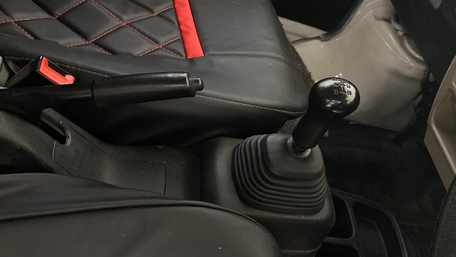 View 2021 Maruti Suzuki 1000 Base Variant Image 38 Used 2021 Maruti Suzuki 1000 Base Variant Image 38