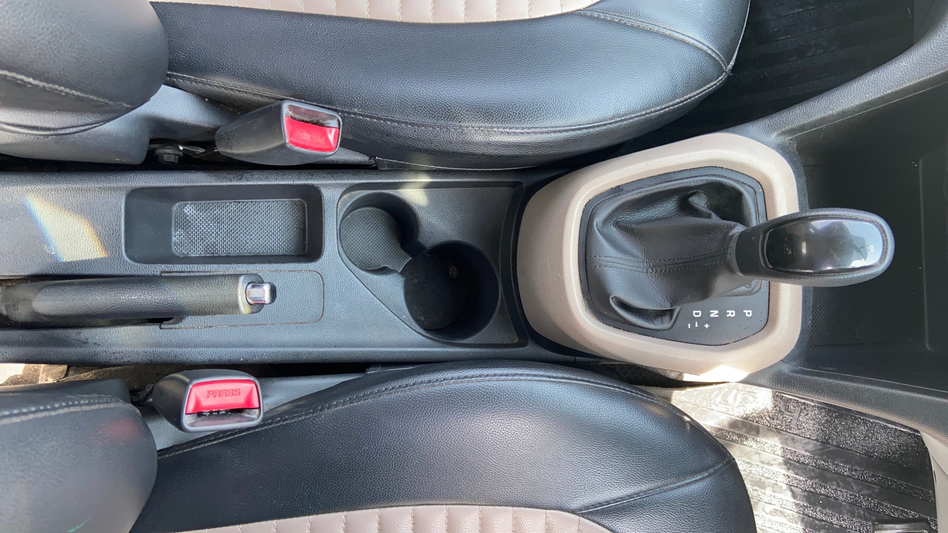 View 2019 Hyundai Grand i10 1.2 Sportz AT Petrol Image 38 Used 2019 Hyundai Grand i10 1.2 Sportz AT Petrol Image 38