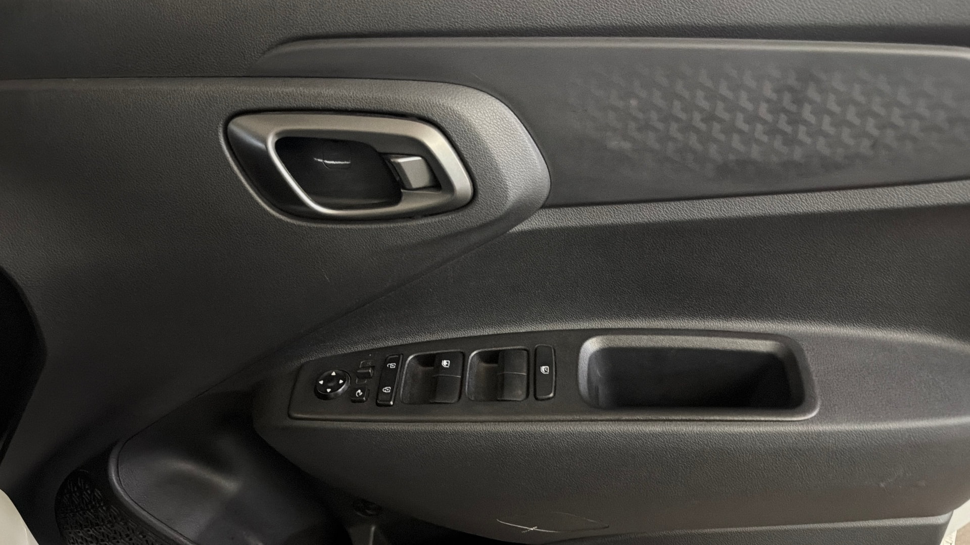 View 2024 Hyundai Exter 1.2 AMT Kappa SX Dual Tone Image 35 Used 2024 Hyundai Exter 1.2 AMT Kappa SX Dual Tone Image 35