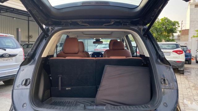 View MG Hector Plus Image 7 Used MG Hector Plus Image 7