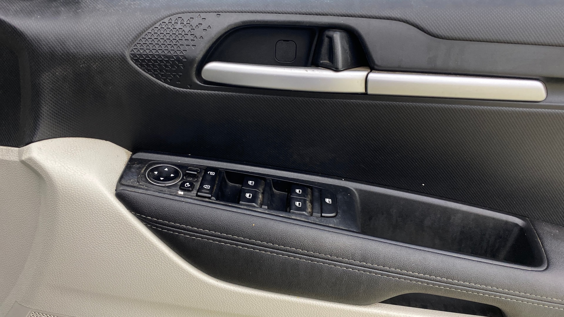 View 2022 Kia Sonet HTX AT Diesel Image 39 Used 2022 Kia Sonet HTX AT Diesel Image 39