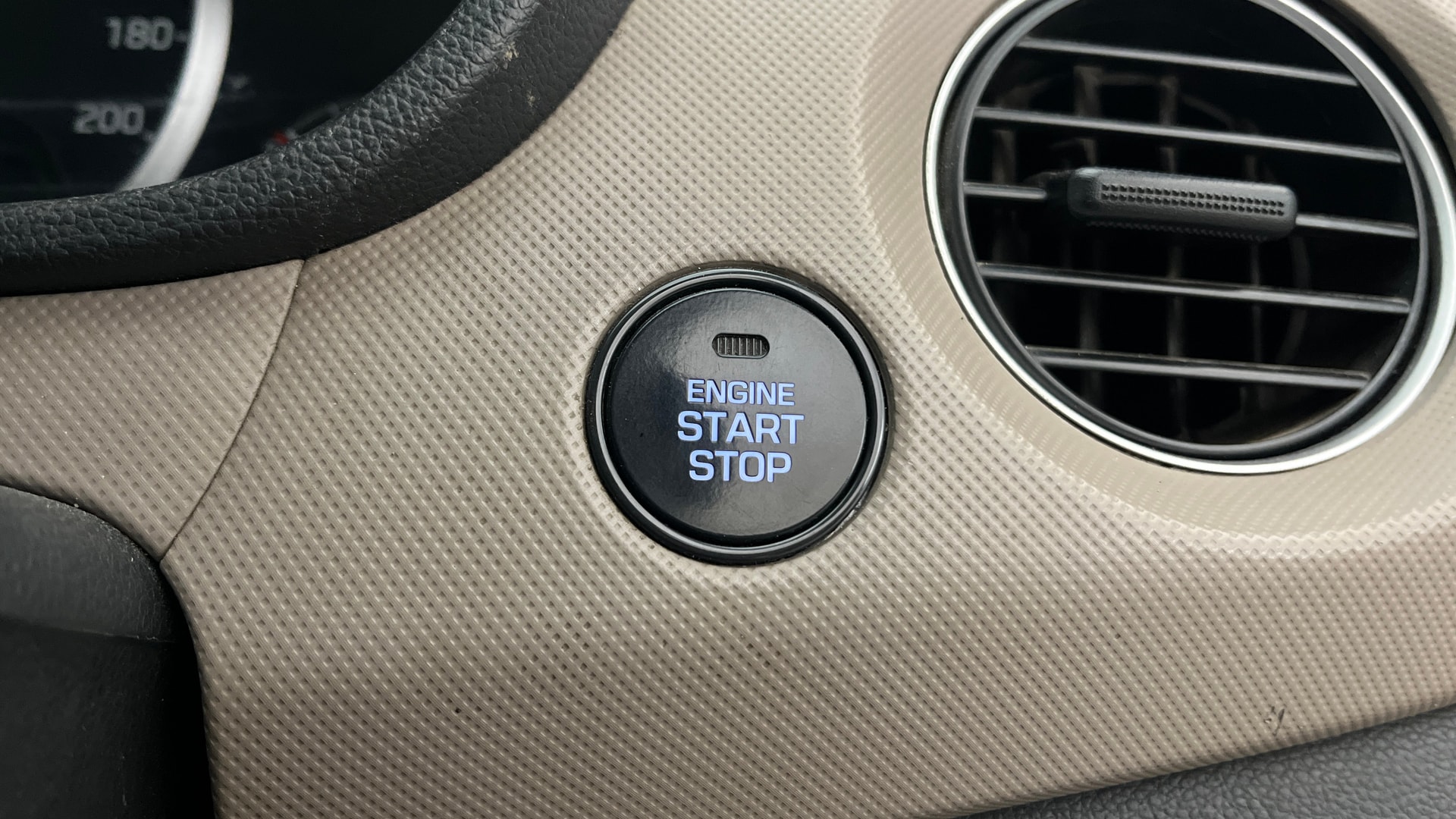 View 2014 Hyundai Grand i10 Sportz 1.2 Kappa Image 34 Used 2014 Hyundai Grand i10 Sportz 1.2 Kappa Image 34