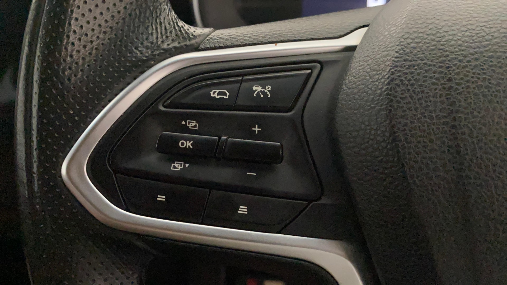 View 2023 MG Hector Plus Savvy Pro 7 Seater CVT Petrol Image 3 Used 2023 MG Hector Plus Savvy Pro 7 Seater CVT Petrol Image 3