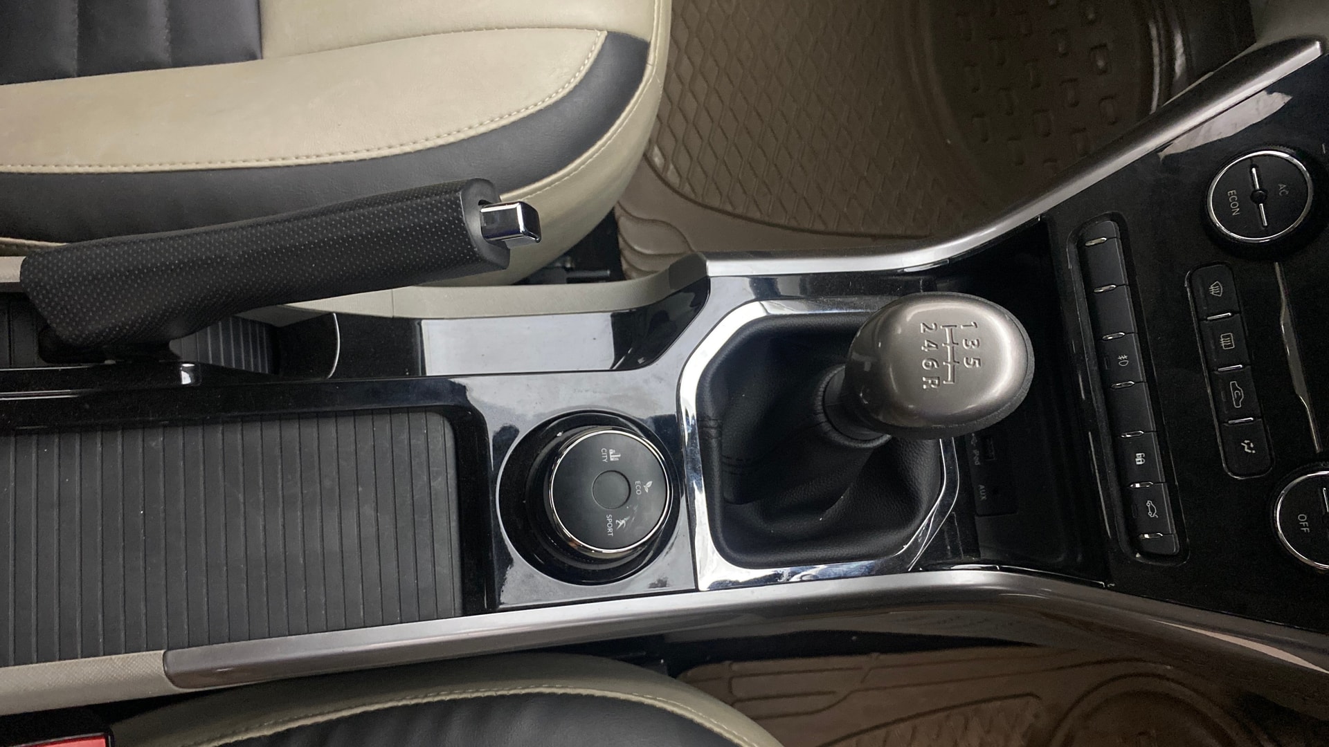 View 2018 Tata Nexon XZ Plus Diesel Image 40 Used 2018 Tata Nexon XZ Plus Diesel Image 40