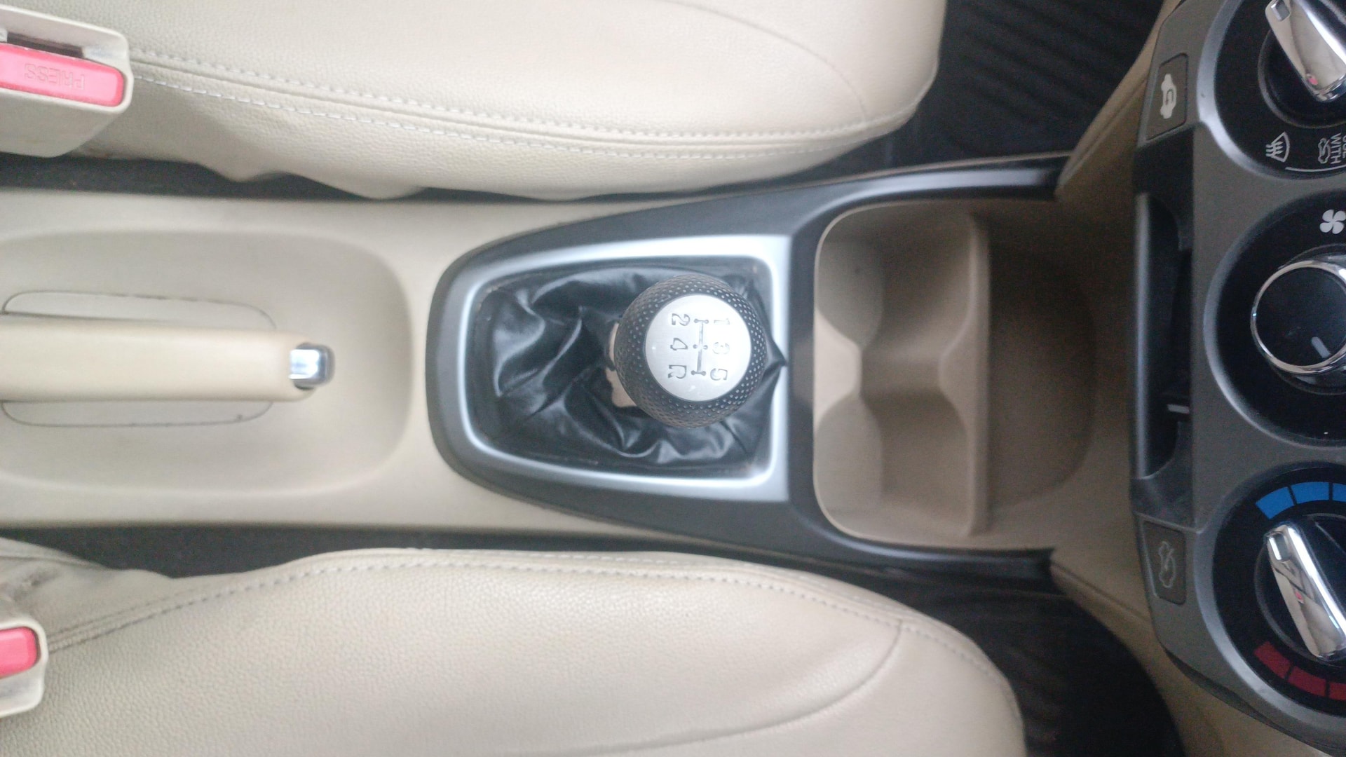 View 2013 Honda City ZX MT Diesel Anniversary Edition Image 39 Used 2013 Honda City ZX MT Diesel Anniversary Edition Image 39