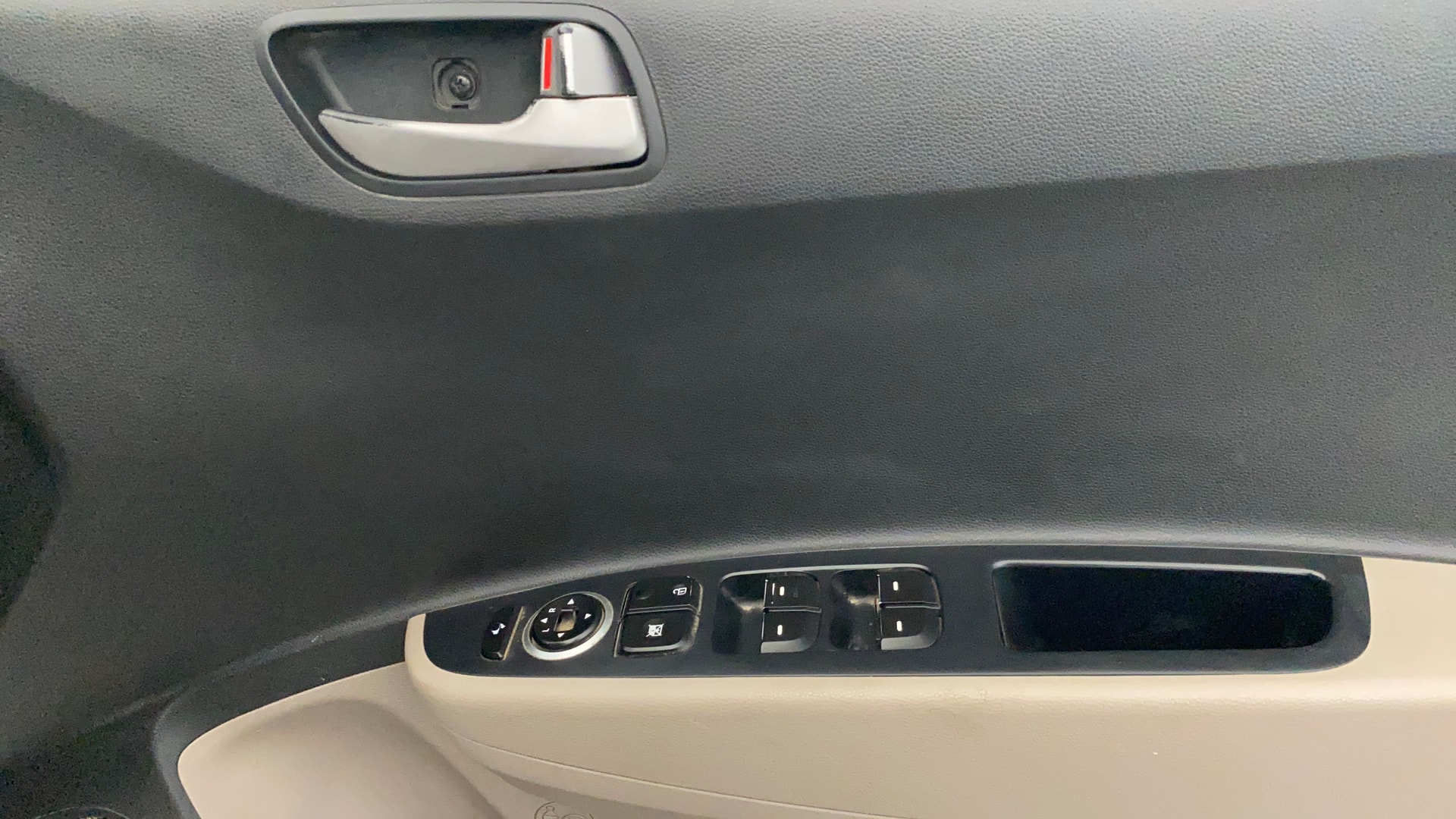 View 2014 Hyundai Grand i10 1.1 Sportz Diesel Image 33 Used 2014 Hyundai Grand i10 1.1 Sportz Diesel Image 33
