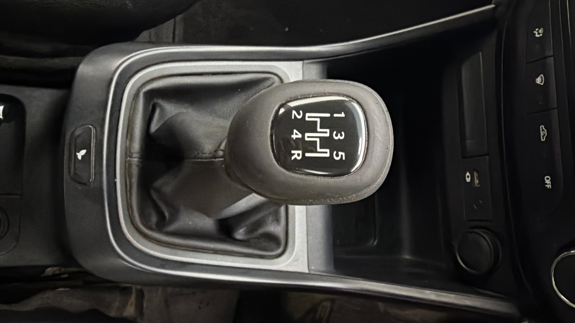 View 2024 Tata Altroz XM Plus Petrol Image 40 Used 2024 Tata Altroz XM Plus Petrol Image 40