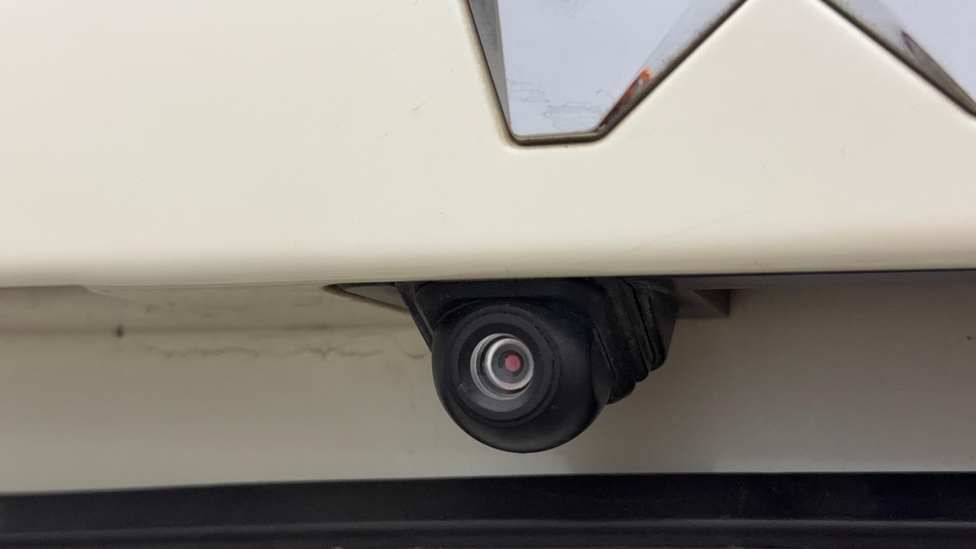 View 2023 Mahindra XUV300 W4 Petrol BS IV Image 15 Used 2023 Mahindra XUV300 W4 Petrol BS IV Image 15