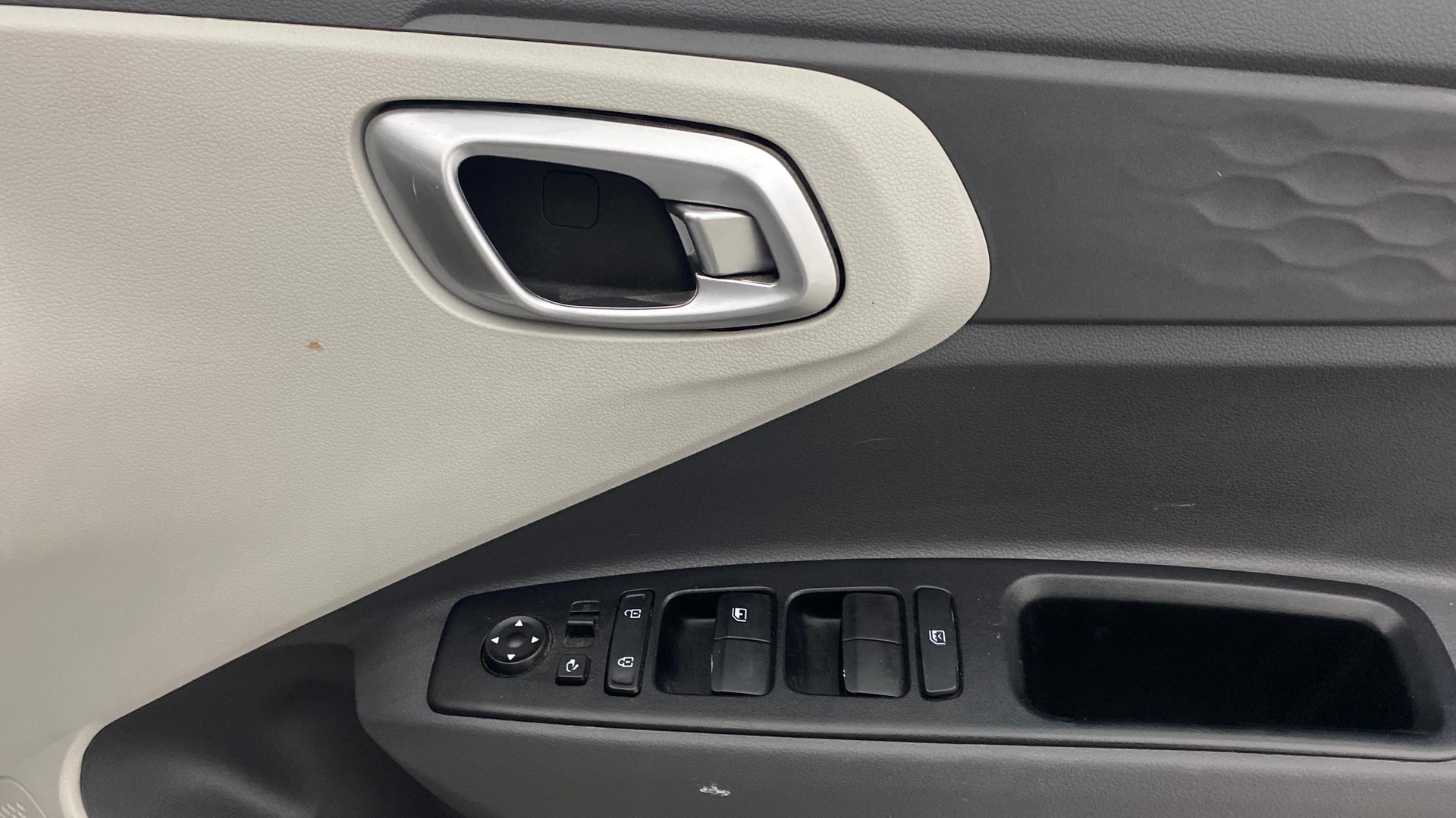View 2022 Hyundai Grand i10 Nios Asta Petrol AMT Image 33 Used 2022 Hyundai Grand i10 Nios Asta Petrol AMT Image 33