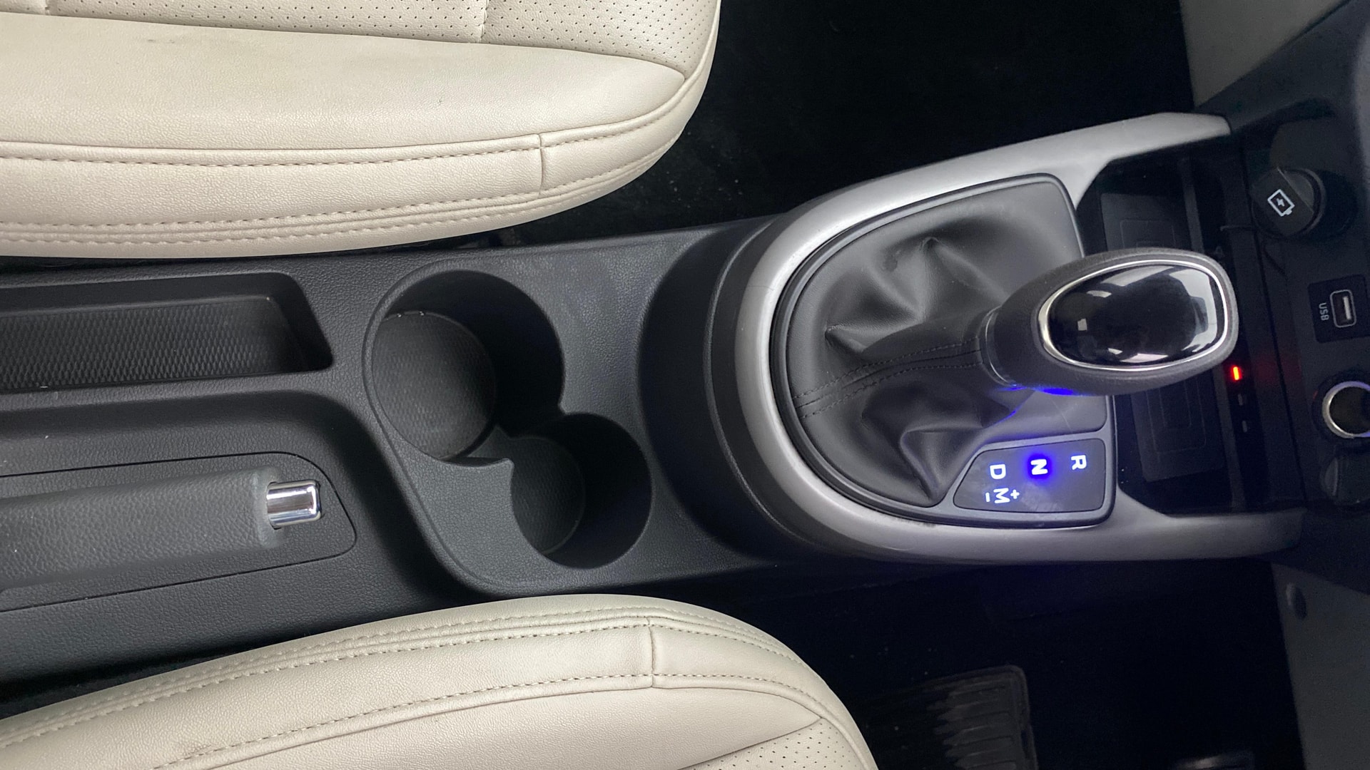 View 2022 Hyundai Grand i10 Nios Asta Petrol AMT Image 39 Used 2022 Hyundai Grand i10 Nios Asta Petrol AMT Image 39