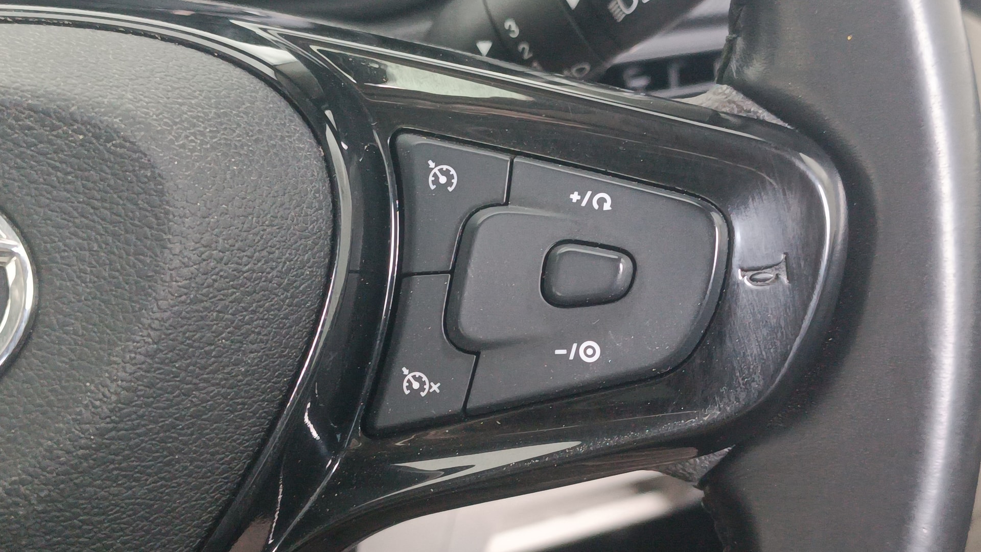 View 2022 Tata Nexon Revotron XE Image 3 Used 2022 Tata Nexon Revotron XE Image 3