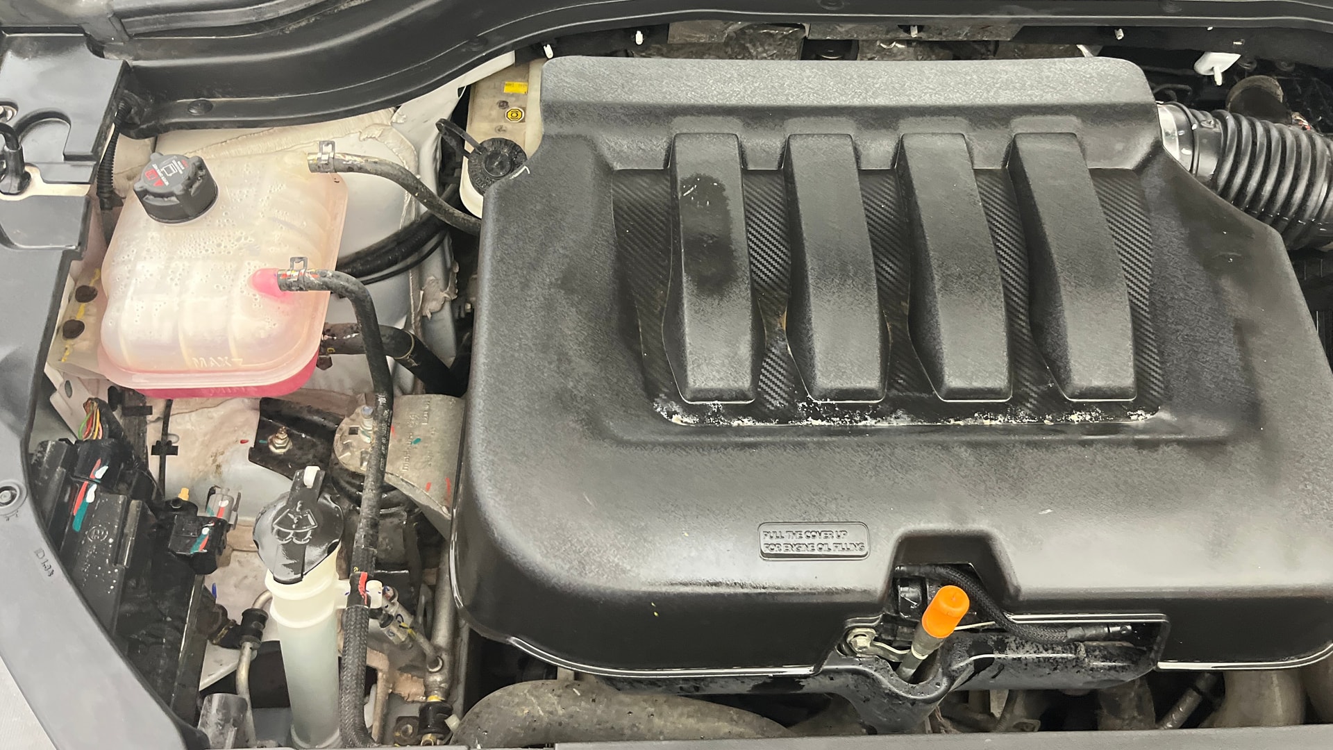 View 2023 Mahindra XUV700 MX Petrol 5 STR Image 25 Used 2023 Mahindra XUV700 MX Petrol 5 STR Image 25