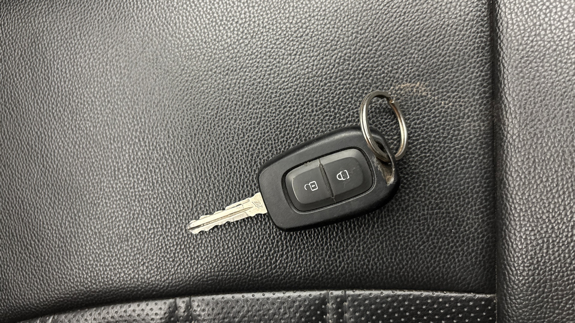View 2020 Renault Triber RXT Image 27 Used 2020 Renault Triber RXT Image 27