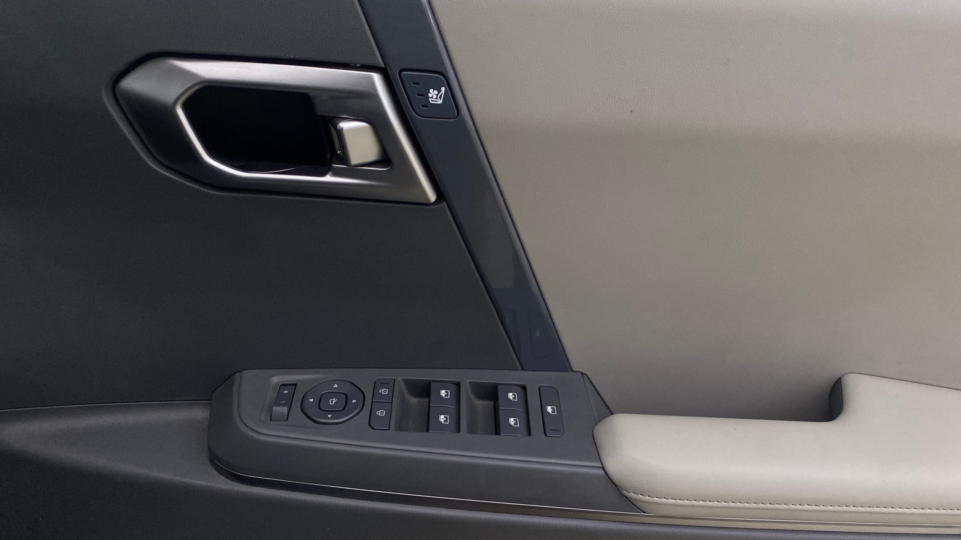 View 2025 Kia Syros HTX Plus (O) DCT Petrol Image 33 Used 2025 Kia Syros HTX Plus (O) DCT Petrol Image 33