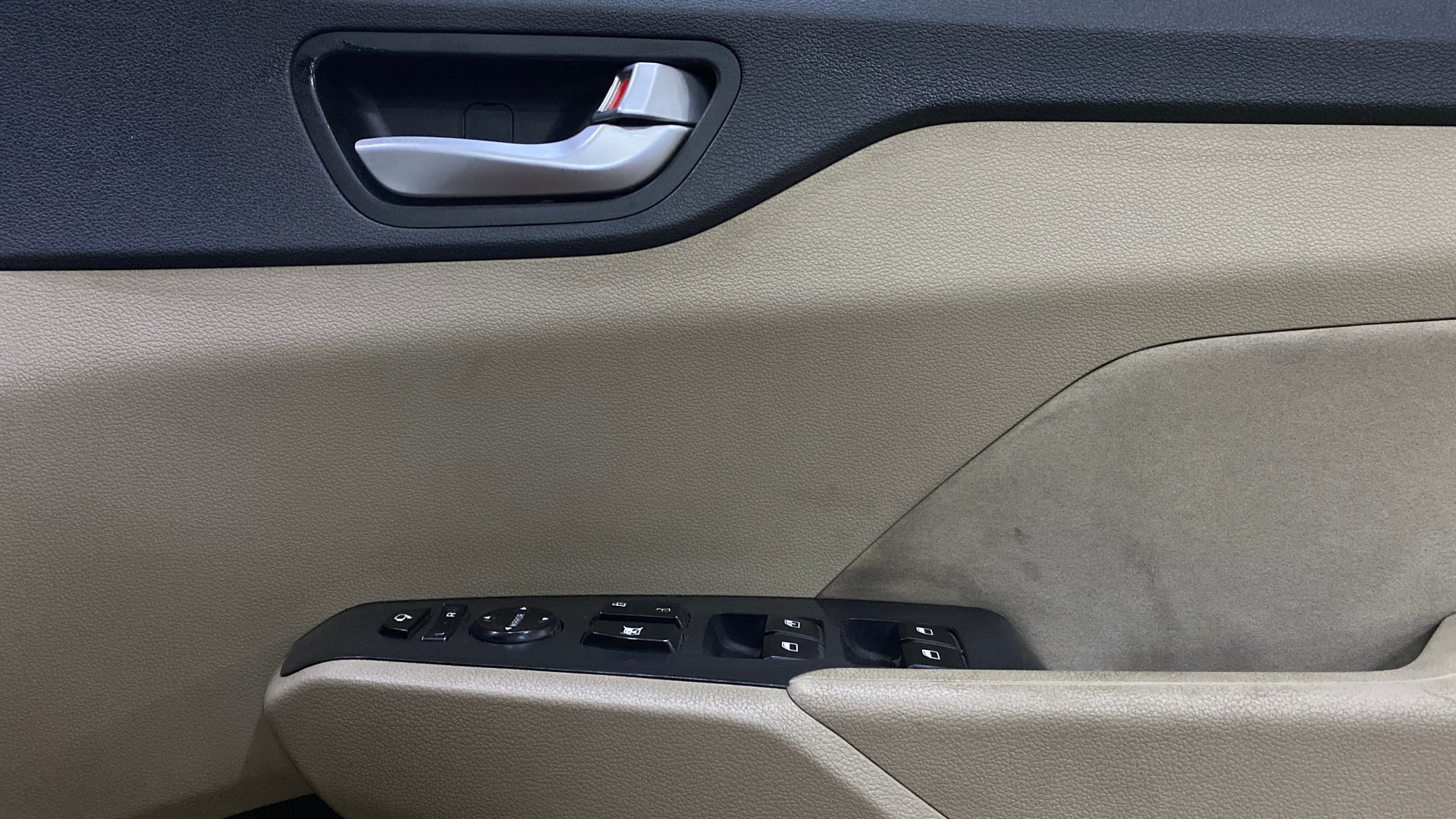 View 2018 Hyundai Verna 1.6 VTVT SX Image 41 Used 2018 Hyundai Verna 1.6 VTVT SX Image 41