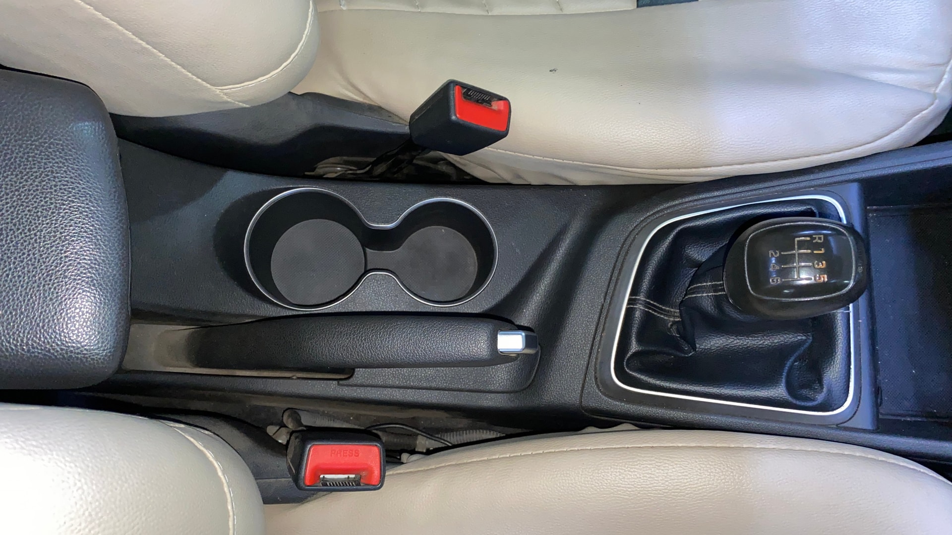 View 2018 Hyundai Verna 1.6 VTVT SX Image 44 Used 2018 Hyundai Verna 1.6 VTVT SX Image 44