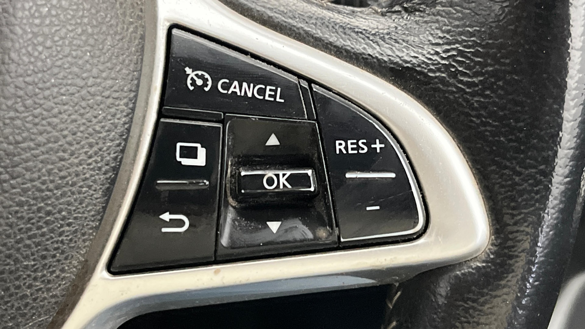 View 2024 Nissan Magnite Turbo XV Premium CVT Image 3 Used 2024 Nissan Magnite Turbo XV Premium CVT Image 3