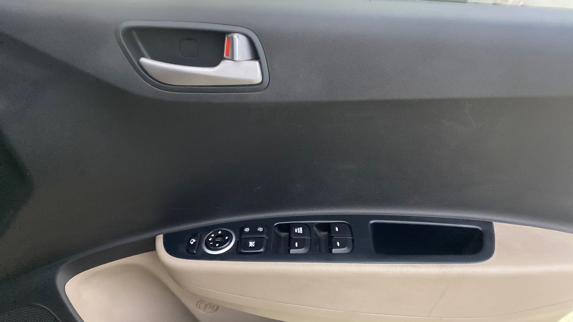 View 2014 Hyundai Grand i10 Asta AT 1.2 Kappa VTVT Image 32 Used 2014 Hyundai Grand i10 Asta AT 1.2 Kappa VTVT Image 32