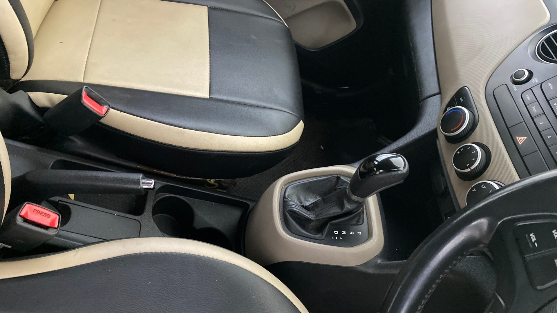 View 2014 Hyundai Grand i10 Asta AT 1.2 Kappa VTVT Image 38 Used 2014 Hyundai Grand i10 Asta AT 1.2 Kappa VTVT Image 38