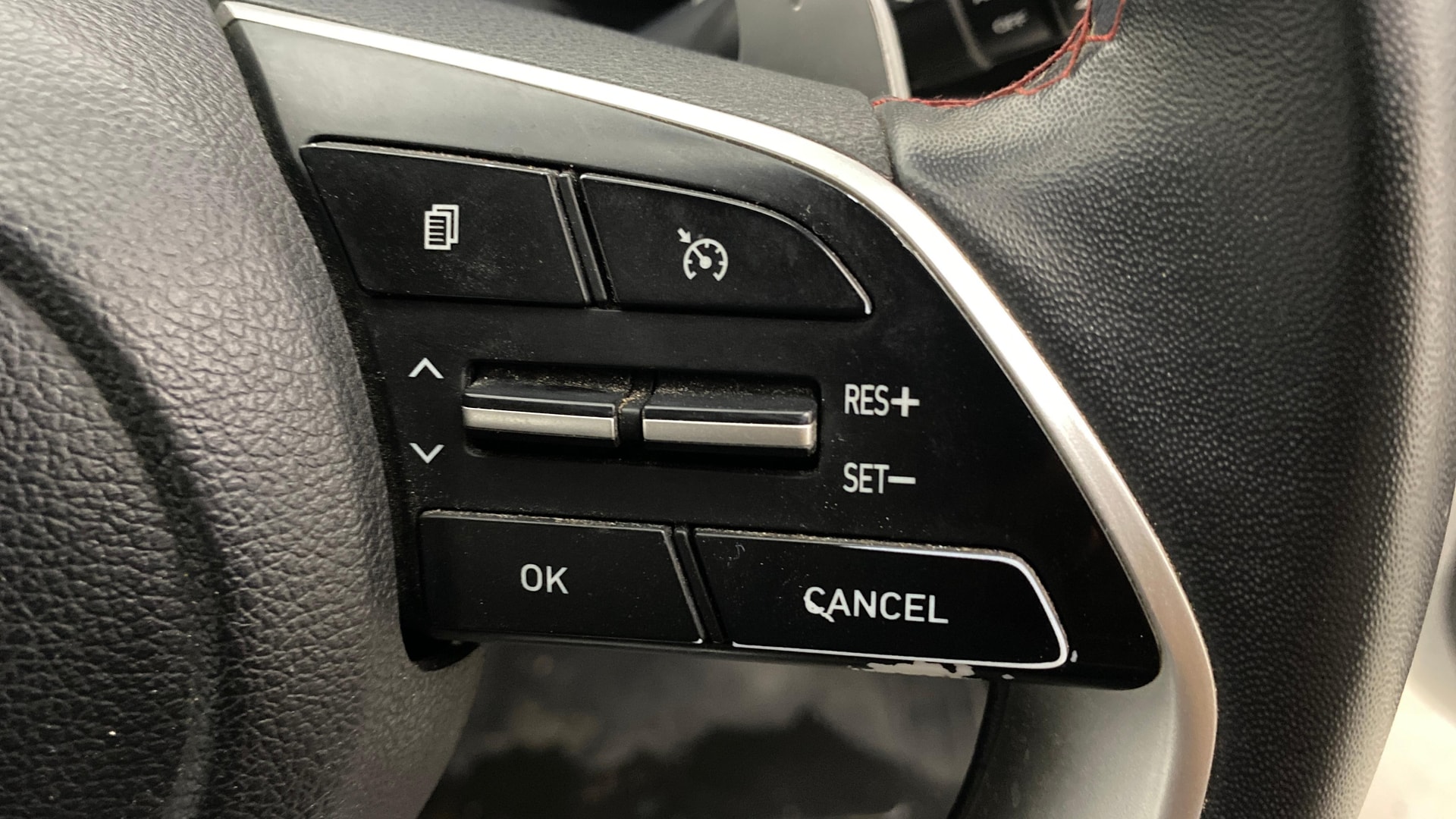 View 2022 Hyundai Venue SX Plus 1.0 Petrol AT Dual Tone Image 3 Used 2022 Hyundai Venue SX Plus 1.0 Petrol AT Dual Tone Image 3