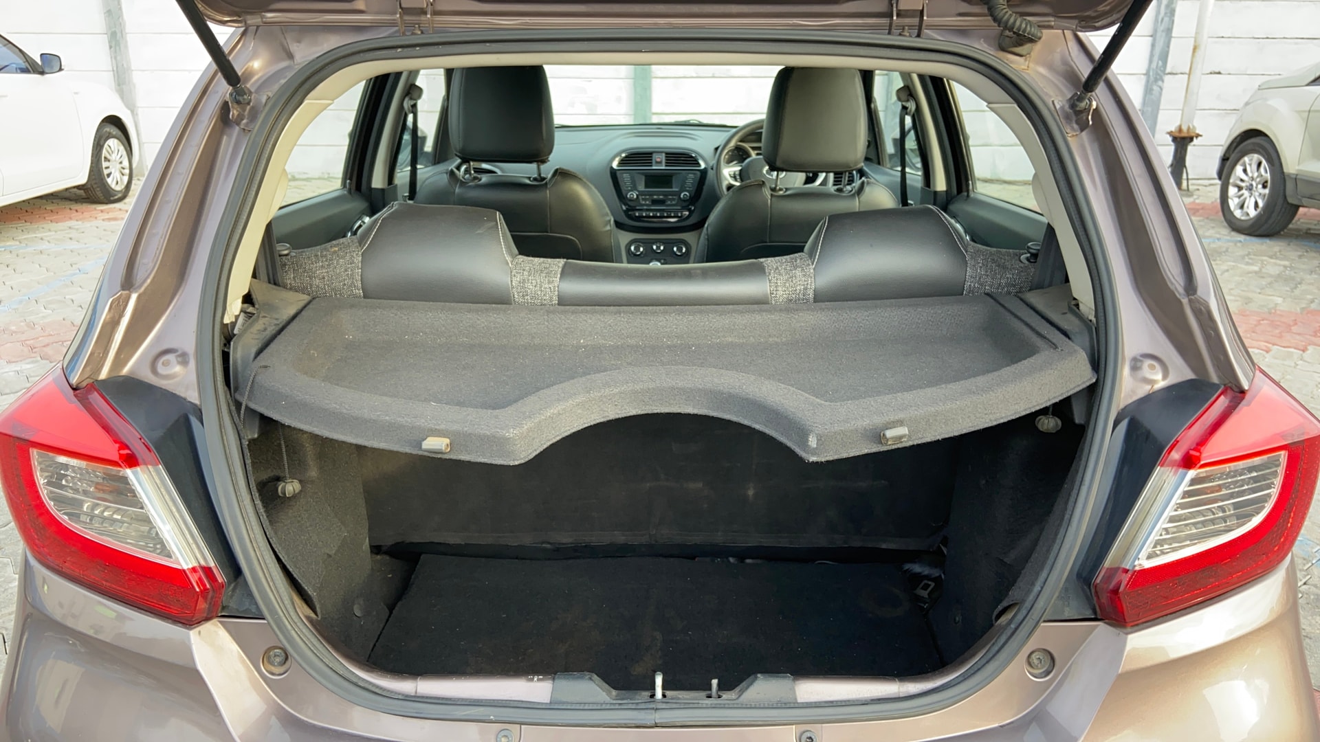 View 2017 Tata Tiago Revotorq XB Image 10 Used 2017 Tata Tiago Revotorq XB Image 10