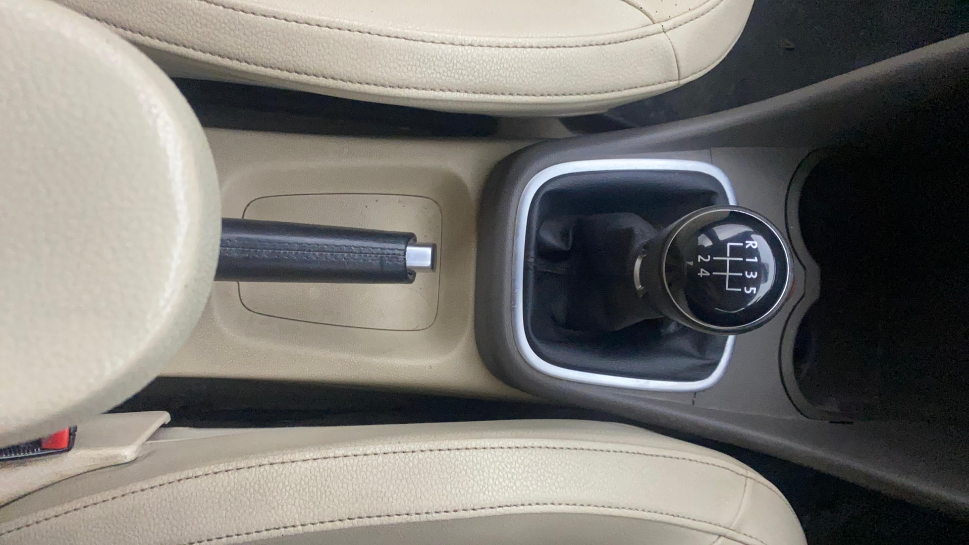 View 2014 Volkswagen Vento 1.2 L TSI Comfortline Petrol AT Image 38 Used 2014 Volkswagen Vento 1.2 L TSI Comfortline Petrol AT Image 38