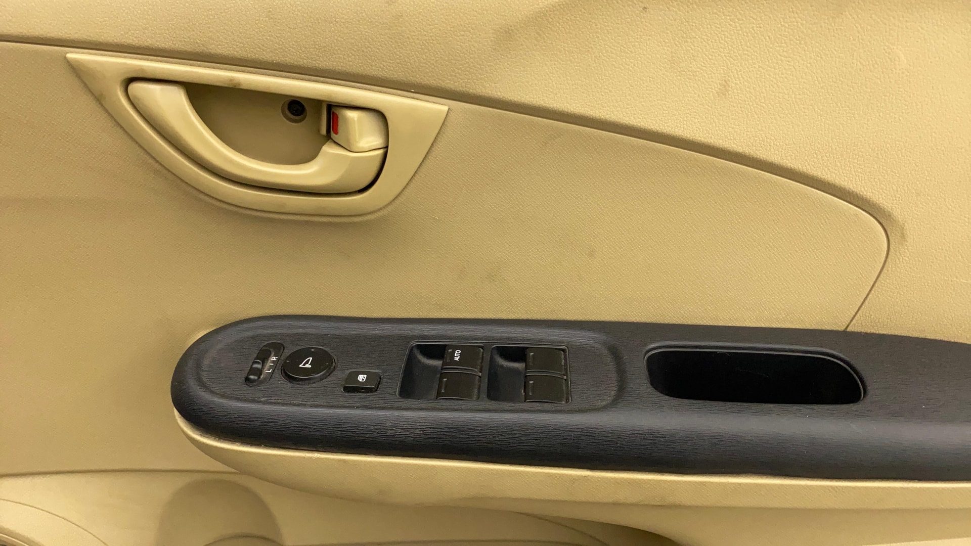 View 2014 Honda Amaze E MT Petrol BS IV Image 32 Used 2014 Honda Amaze E MT Petrol BS IV Image 32