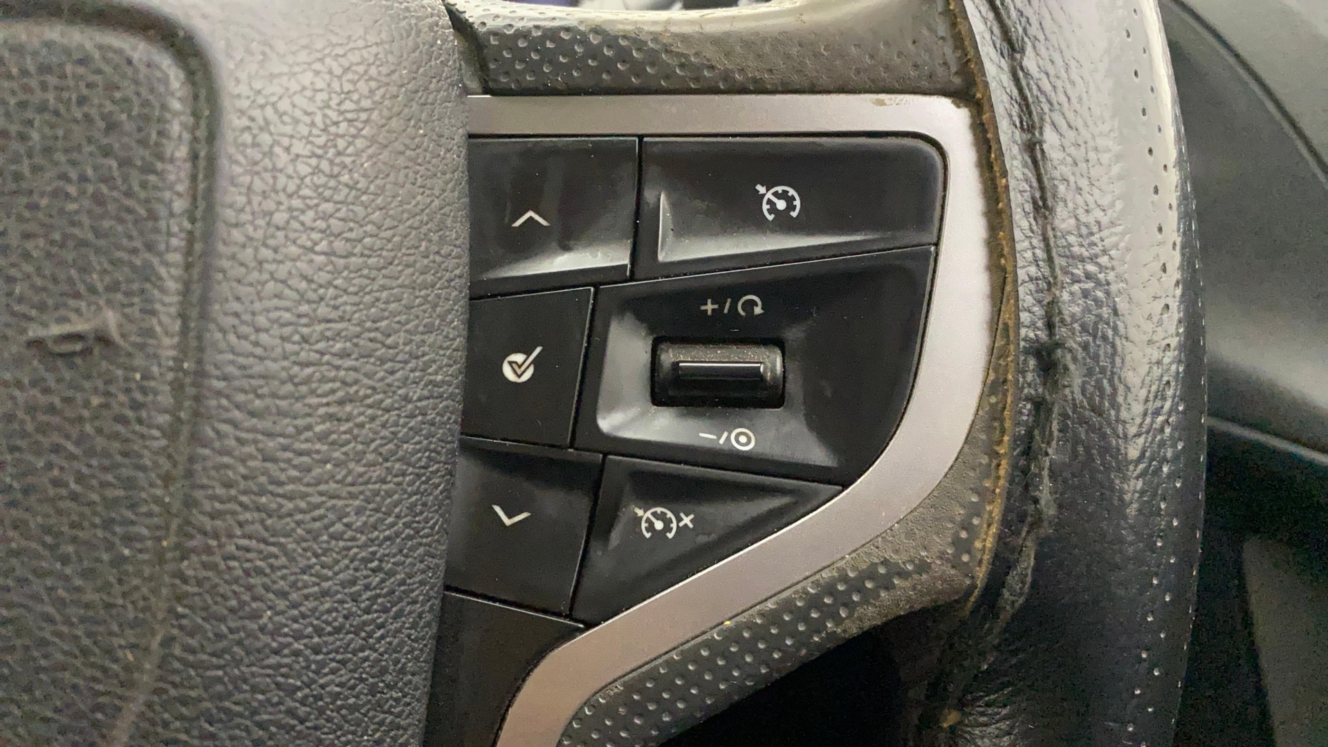 View 2022 Tata Harrier XE Image 3 Used 2022 Tata Harrier XE Image 3