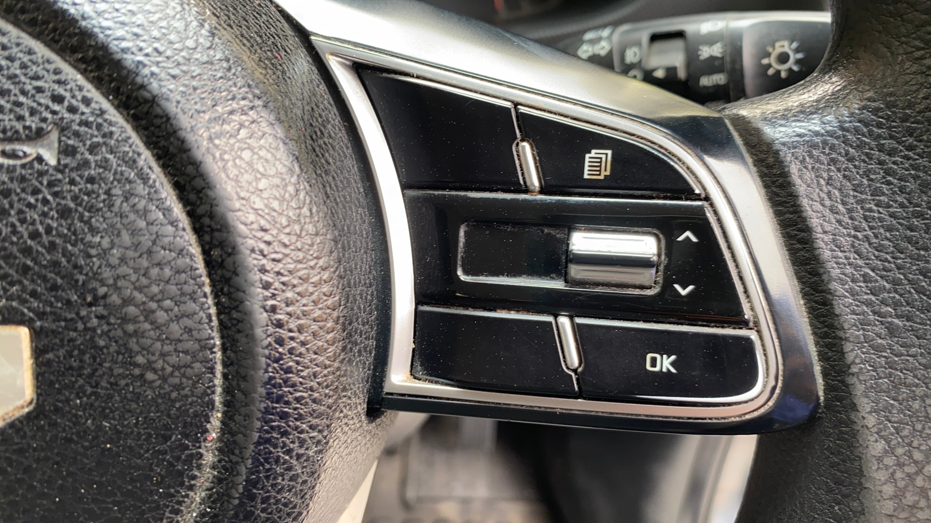 View 2022 Kia Sonet HTK Plus Petrol Image 3 Used 2022 Kia Sonet HTK Plus Petrol Image 3