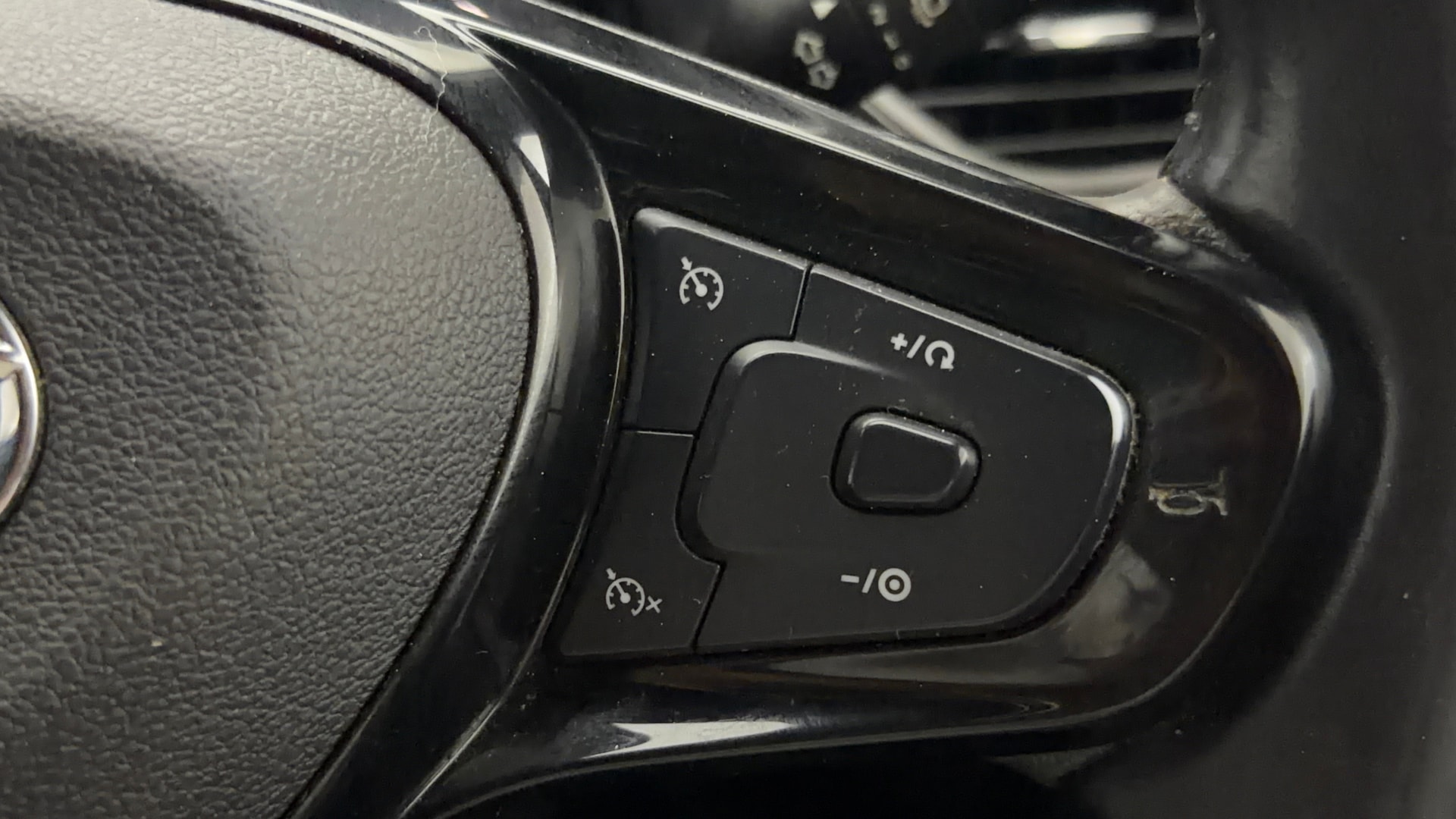 View 2022 Tata Nexon Revotron XE Image 3 Used 2022 Tata Nexon Revotron XE Image 3