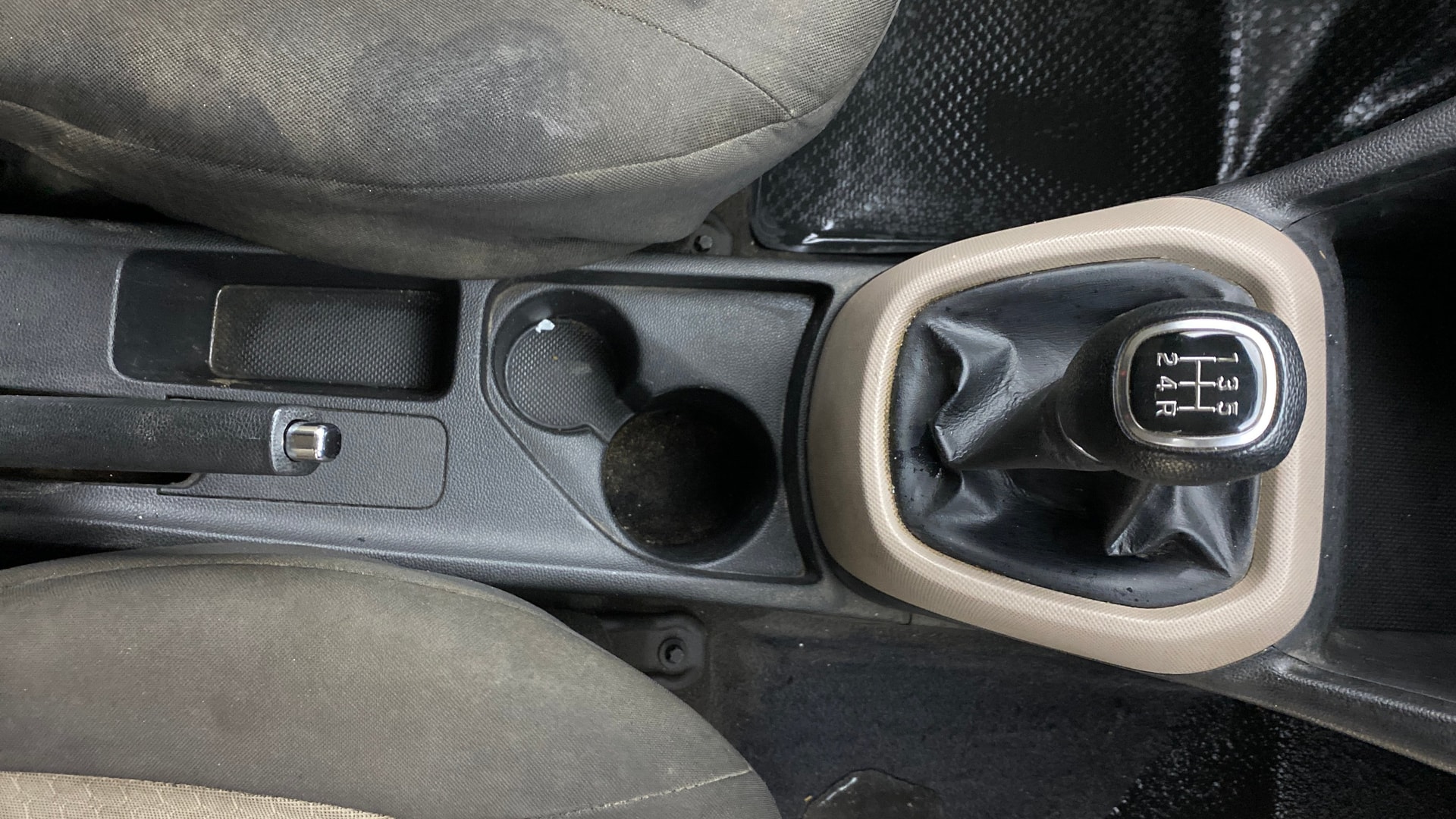 View 2015 Hyundai Grand i10 Sportz 1.2 Kappa Image 38 Used 2015 Hyundai Grand i10 Sportz 1.2 Kappa Image 38
