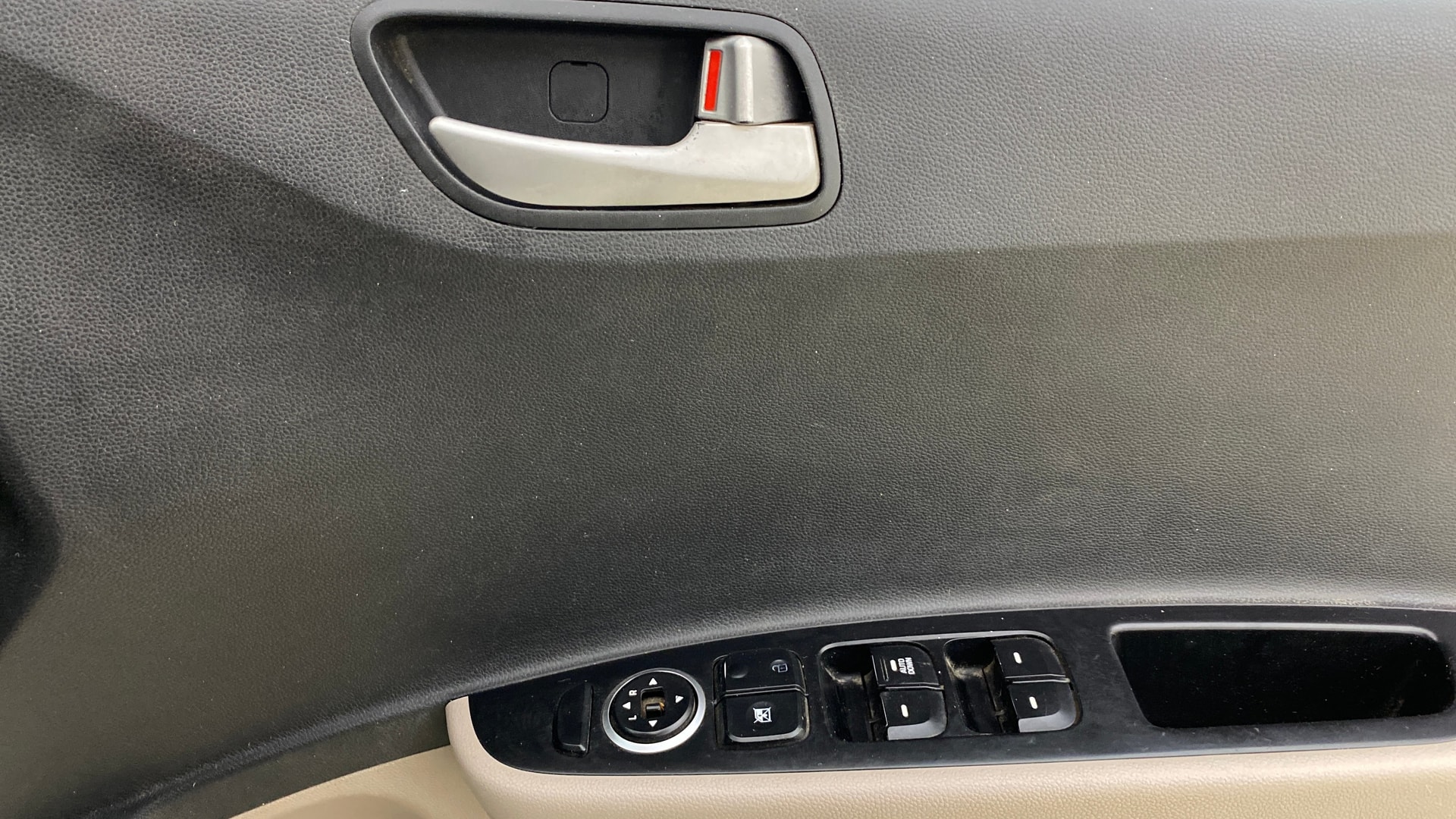 View 2015 Hyundai Grand i10 Sportz 1.2 Kappa Image 36 Used 2015 Hyundai Grand i10 Sportz 1.2 Kappa Image 36