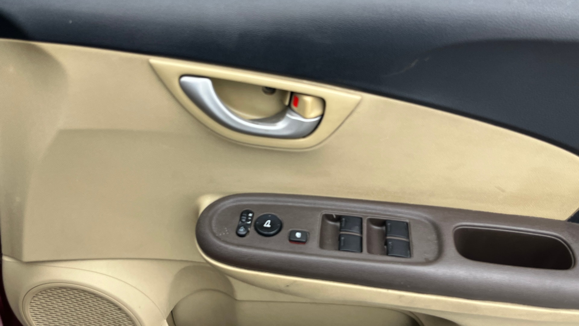 View 2013 Honda Amaze E MT Petrol BS IV Image 33 Used 2013 Honda Amaze E MT Petrol BS IV Image 33
