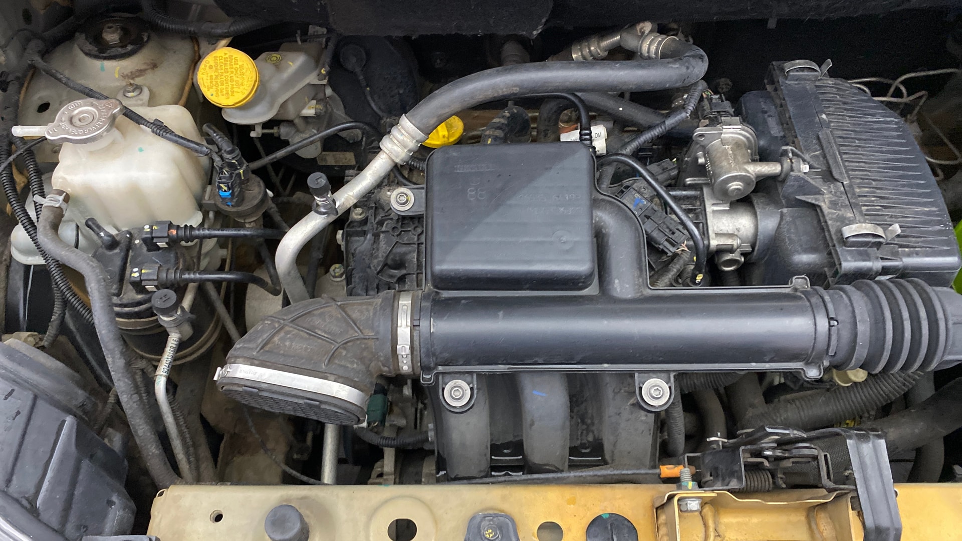 View 2021 Renault Triber RXZ AMT Image 3 Used 2021 Renault Triber RXZ AMT Image 3