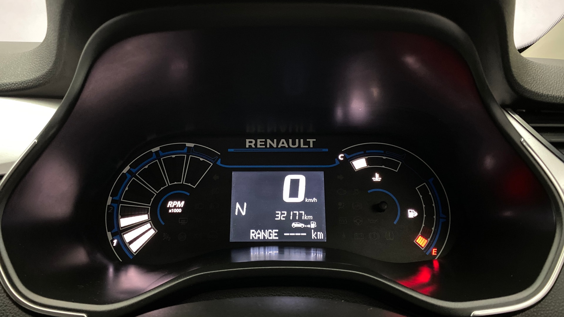 View 2021 Renault Triber RXZ AMT Image 36 Used 2021 Renault Triber RXZ AMT Image 36