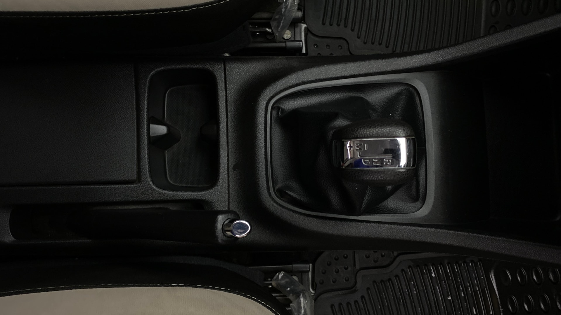 View 2021 Renault Triber RXZ AMT Image 40 Used 2021 Renault Triber RXZ AMT Image 40