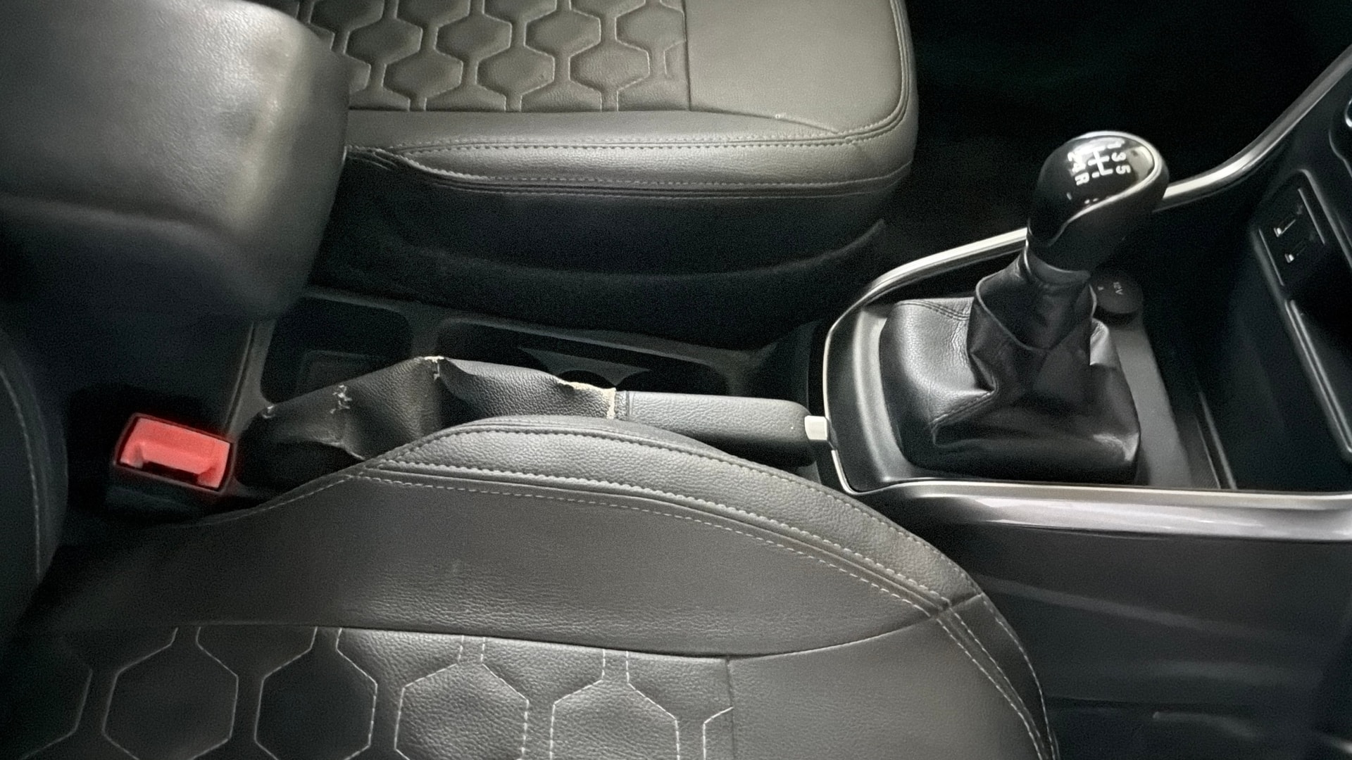 View 2019 Ford EcoSport 1.5 TDCi Diesel Ambiente BS IV Image 39 Used 2019 Ford EcoSport 1.5 TDCi Diesel Ambiente BS IV Image 39