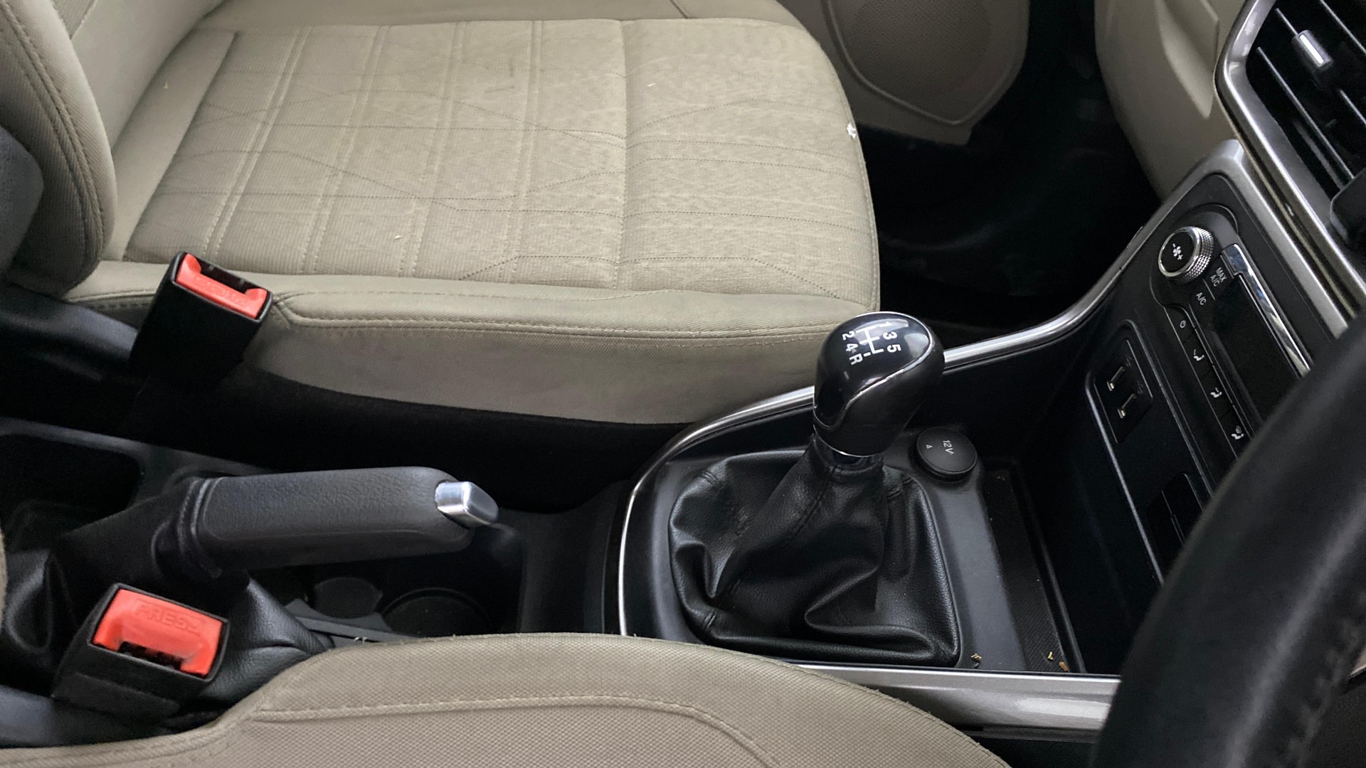 View 2019 Ford EcoSport 1.5 TDCi Diesel Ambiente BS IV Image 42 Used 2019 Ford EcoSport 1.5 TDCi Diesel Ambiente BS IV Image 42