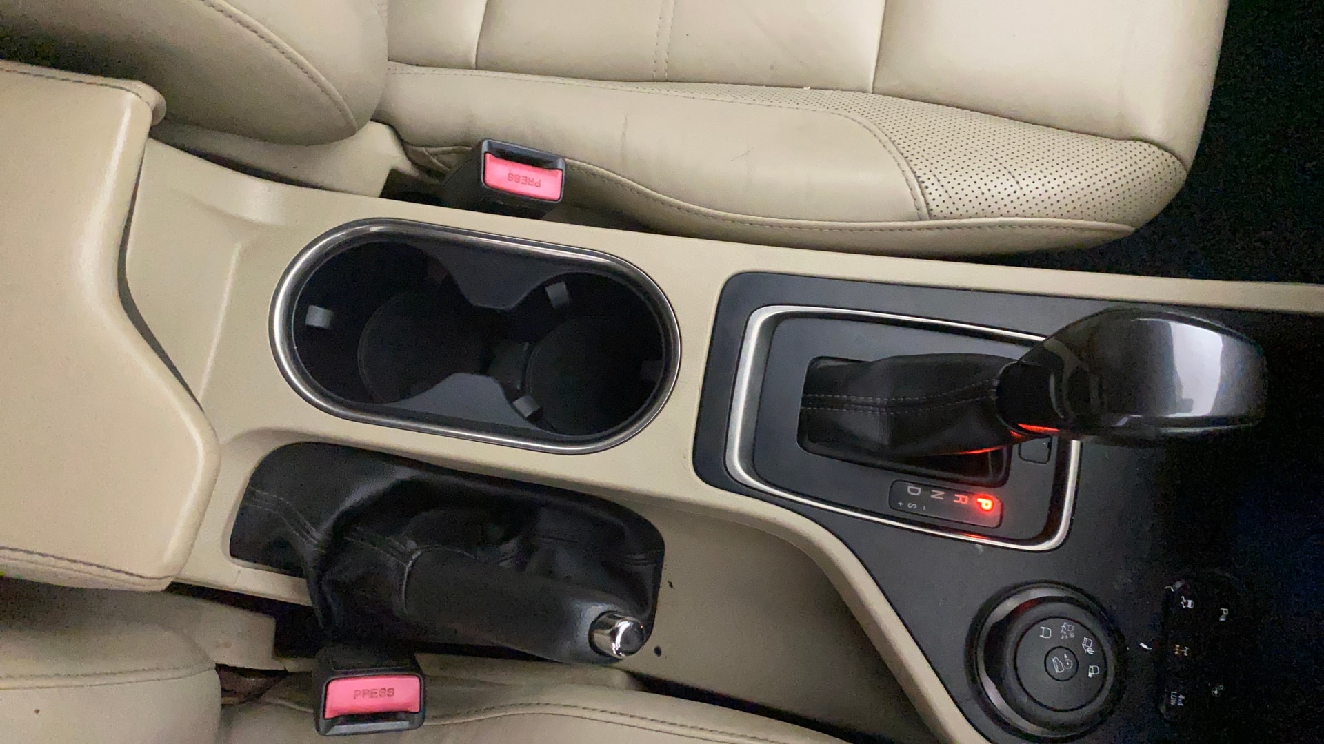 View 2018 Ford Endeavour 3.2L AWD AT Titanium Image 42 Used 2018 Ford Endeavour 3.2L AWD AT Titanium Image 42