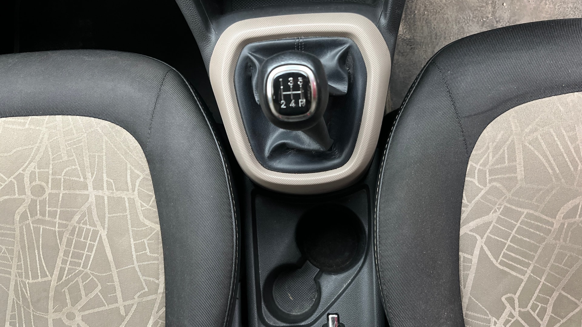 View 2014 Hyundai Grand i10 Sportz 1.2 Kappa Image 40 Used 2014 Hyundai Grand i10 Sportz 1.2 Kappa Image 40