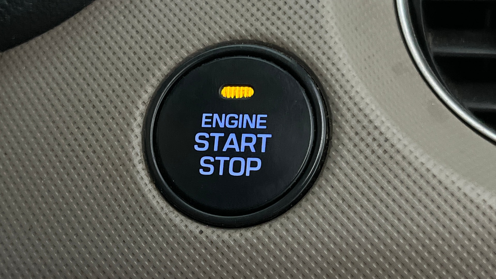 View 2014 Hyundai Grand i10 Sportz 1.2 Kappa Image 38 Used 2014 Hyundai Grand i10 Sportz 1.2 Kappa Image 38
