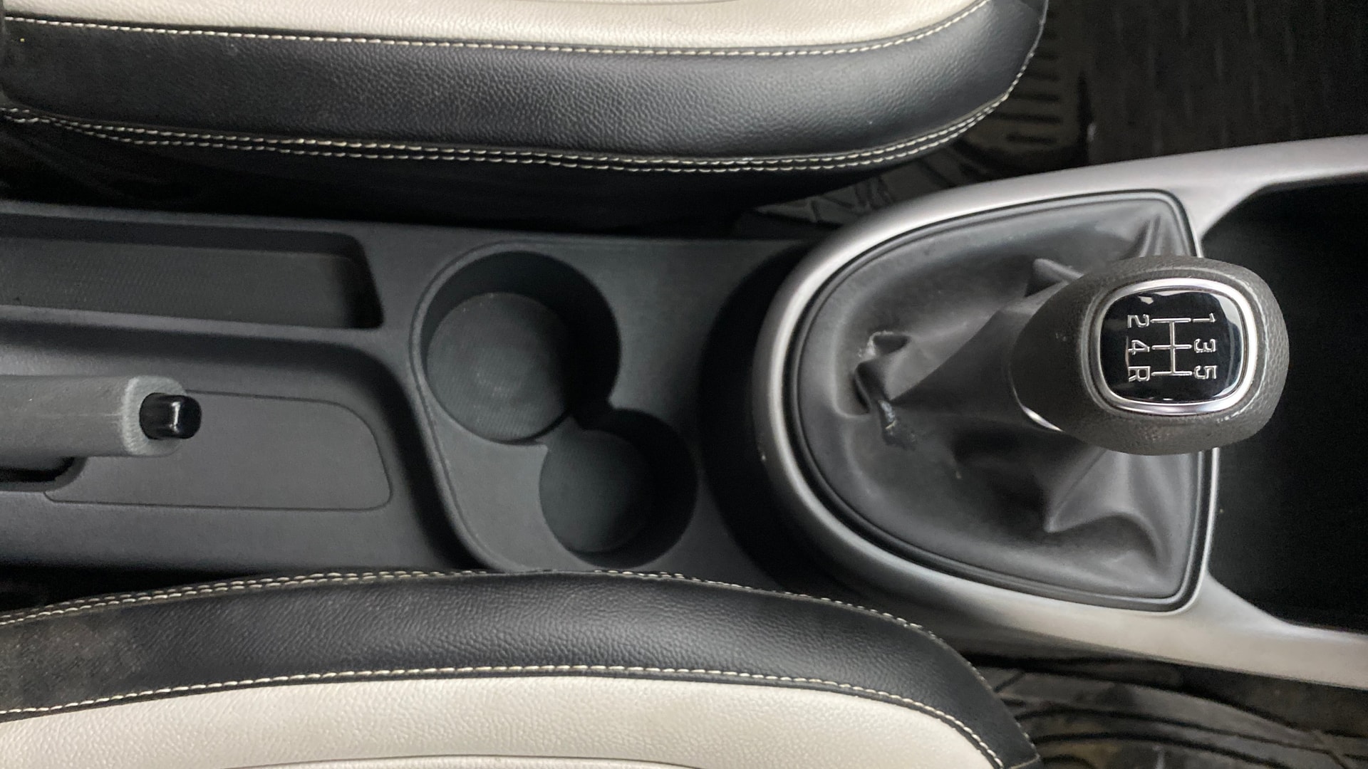 View 2022 Hyundai Grand i10 Nios Sportz Petrol Image 38 Used 2022 Hyundai Grand i10 Nios Sportz Petrol Image 38