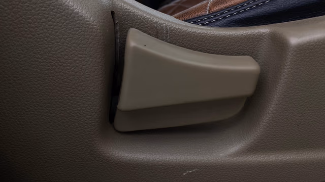 View Mahindra TUV300 Image 18 Used Mahindra TUV300 Image 18