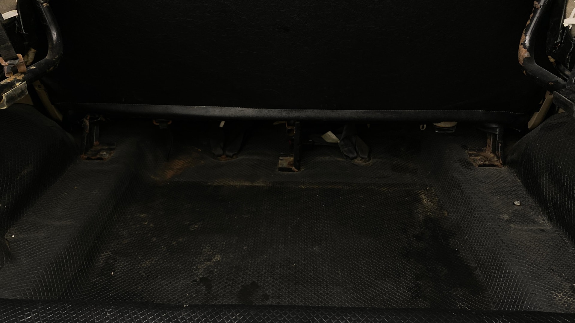View 2019 Mahindra TUV300 T10 100HP Image 10 Used 2019 Mahindra TUV300 T10 100HP Image 10