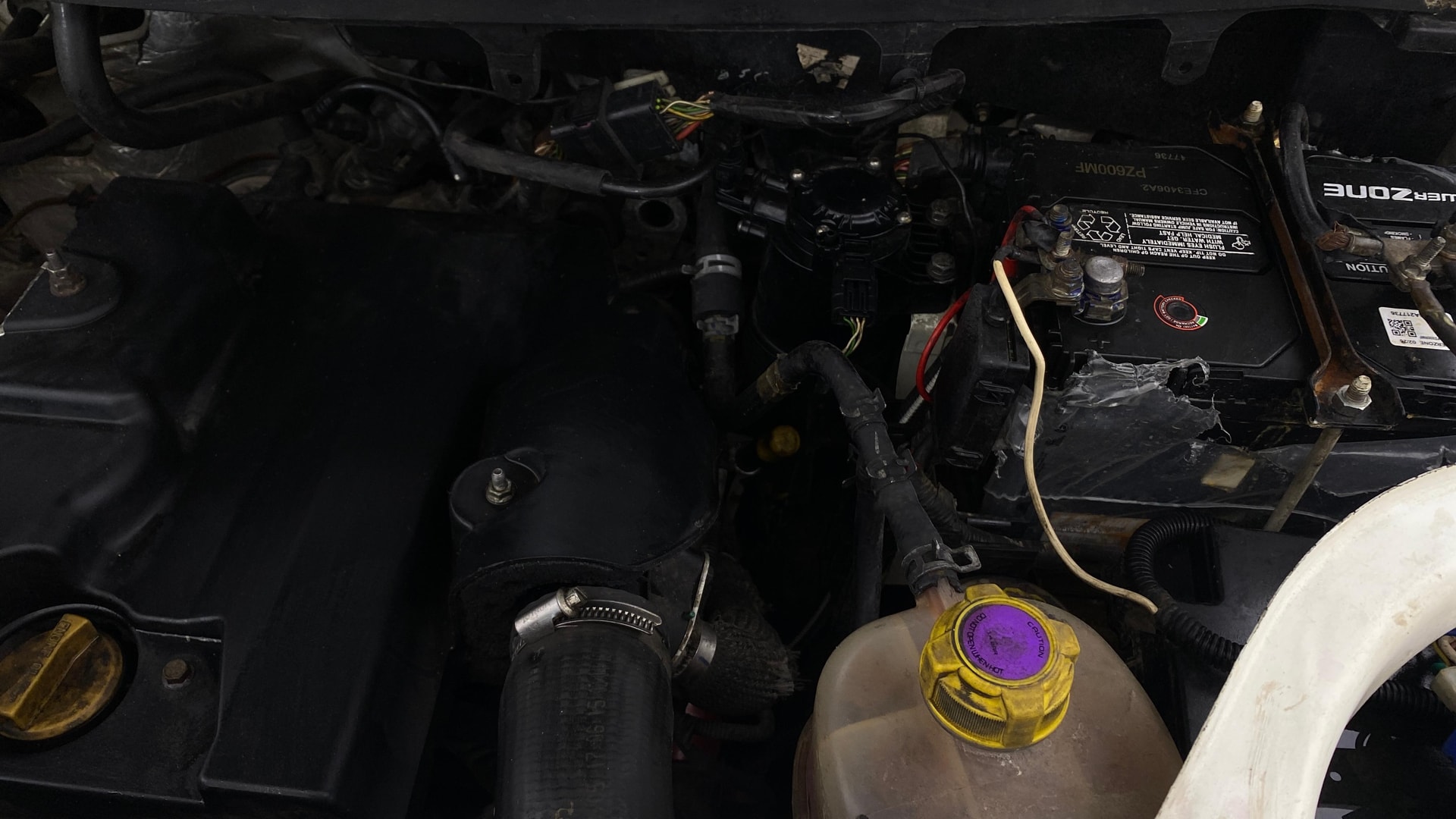 View 2019 Mahindra TUV300 T10 100HP Image 13 Used 2019 Mahindra TUV300 T10 100HP Image 13