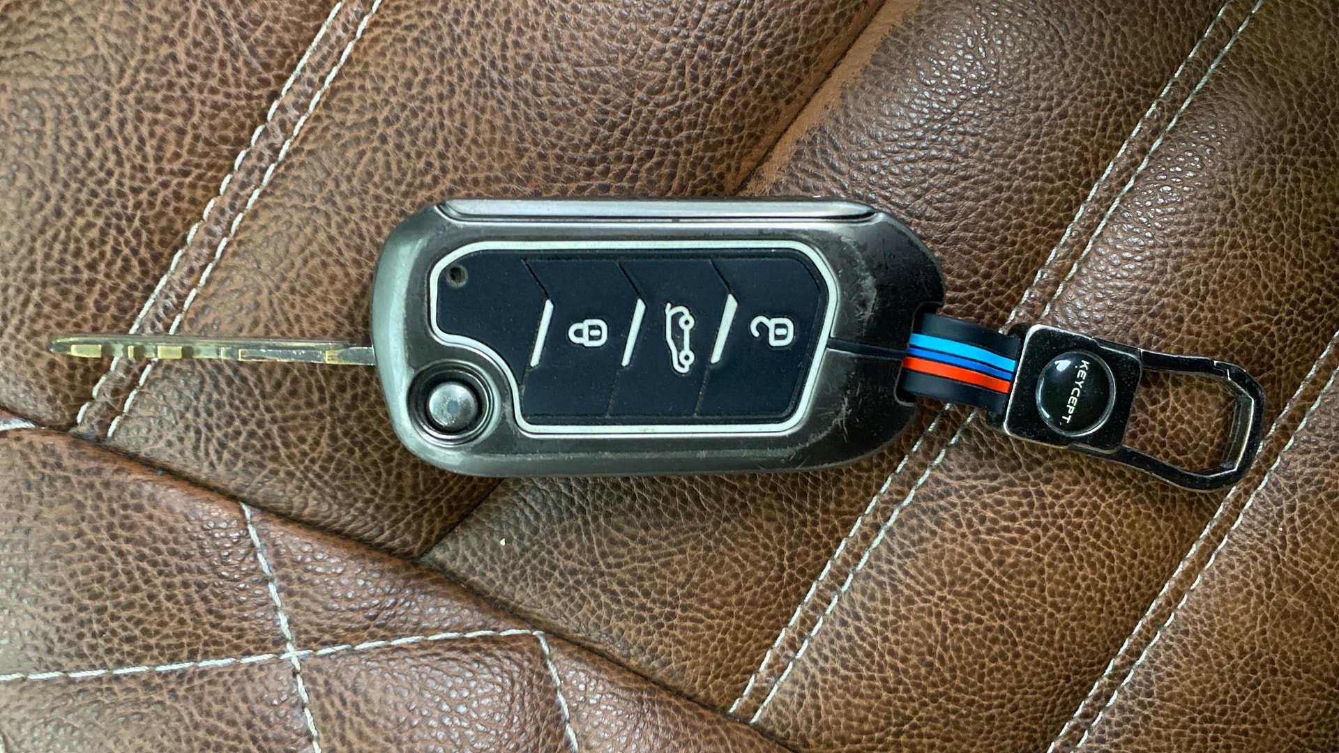 View 2019 Mahindra TUV300 T10 100HP Image 27 Used 2019 Mahindra TUV300 T10 100HP Image 27