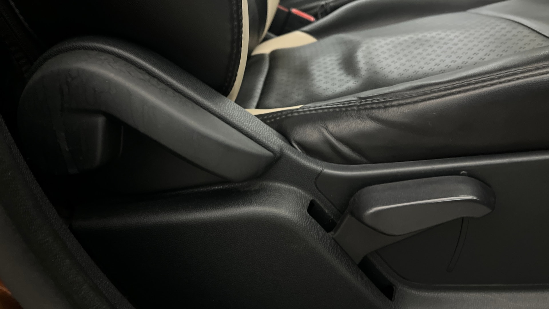 View 2020 Ford EcoSport 1.5 TDCi Diesel Ambiente BS IV Image 18 Used 2020 Ford EcoSport 1.5 TDCi Diesel Ambiente BS IV Image 18