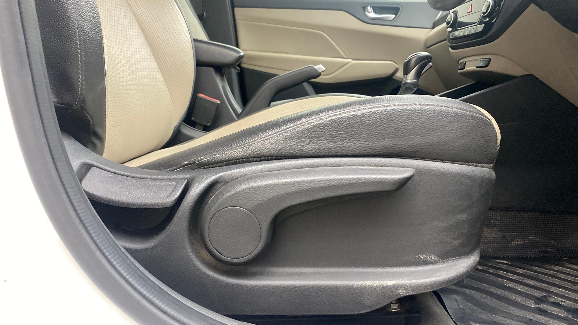 View 2019 Hyundai Verna 1.6 VTVT SX (O) AT Image 19 Used 2019 Hyundai Verna 1.6 VTVT SX (O) AT Image 19